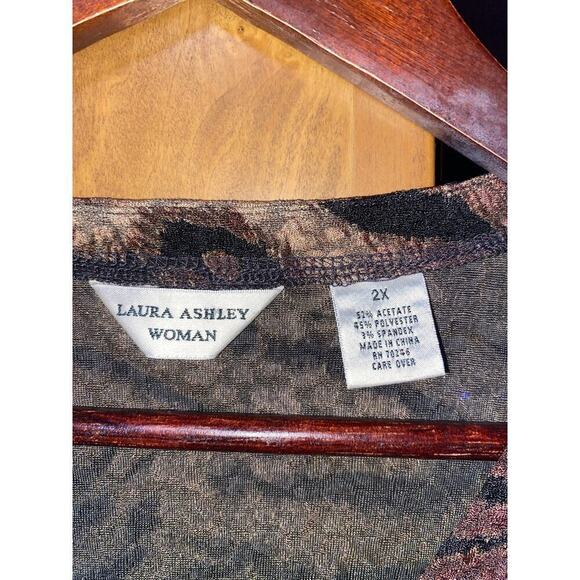 Laura Ashley tiger print long sleeve V-neck button-up top
size 2X - Picture 5 of 6